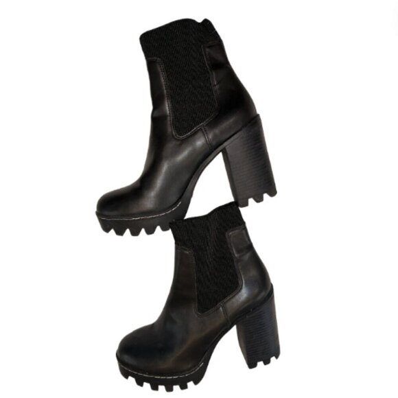 Black Chunky Heeled Booties Round Toes Faux Leather Size 7 - Picture 2 of 5